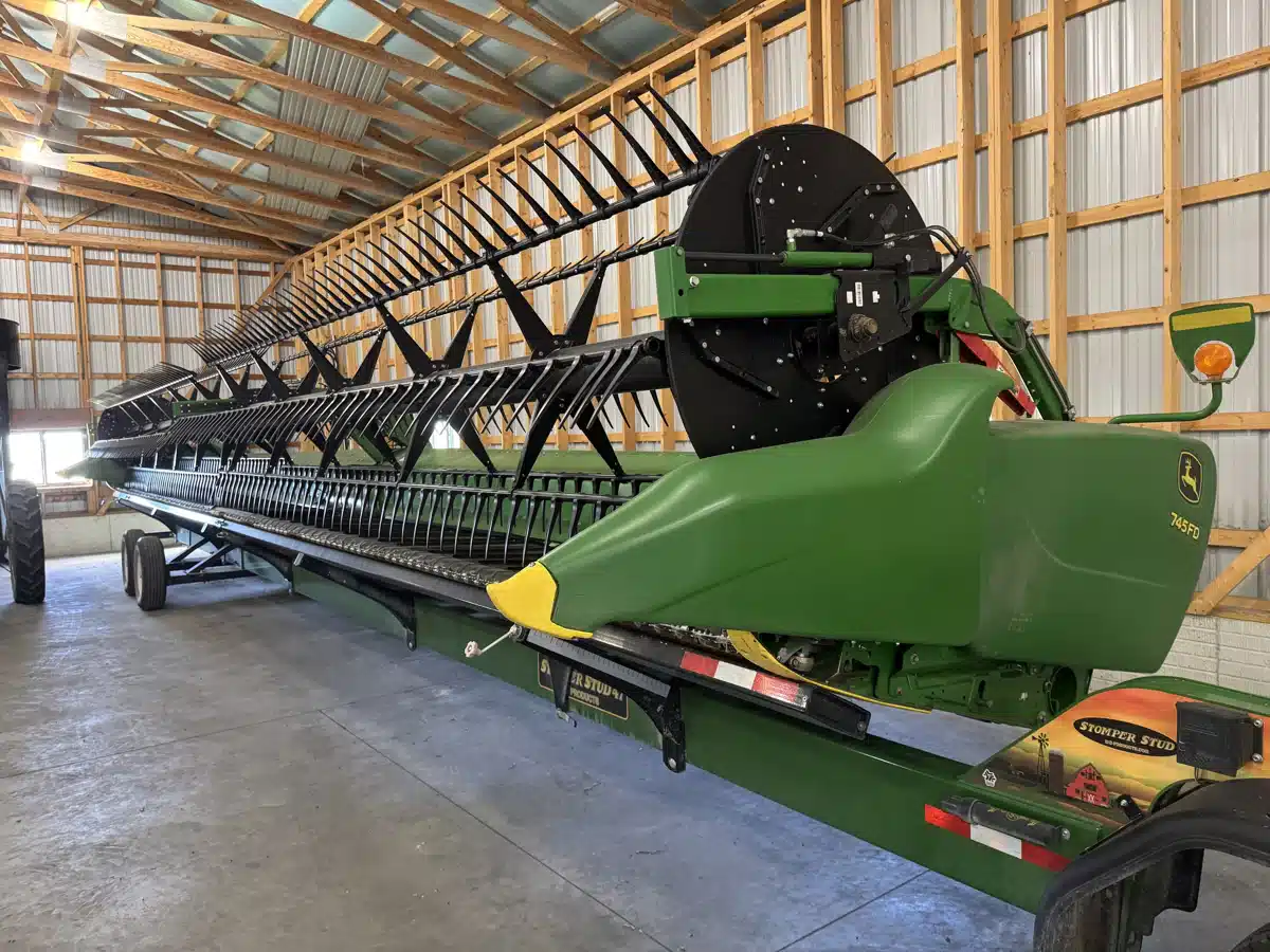 Gallery image 1 for 2020 John Deere 745FD Header - Draper