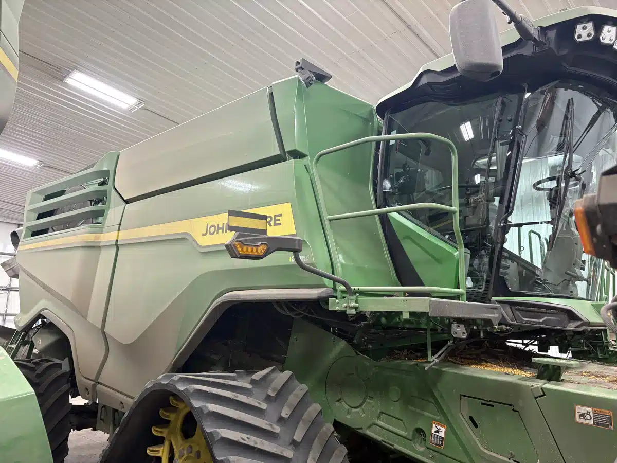 Gallery image 1 for 2024 John Deere X9 1100 Combine