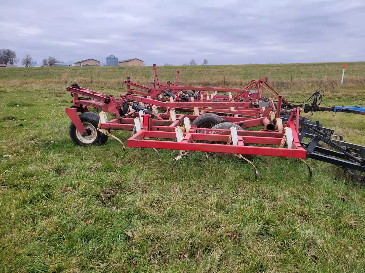 Gallery image 2 for Wil-Rich QUAD 5 Cultivator