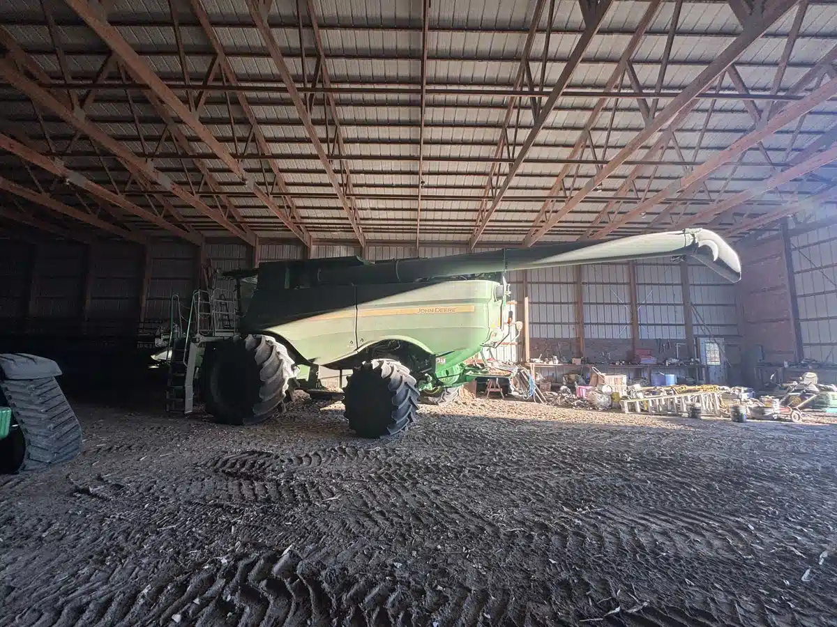 Gallery image 1 for 2024 John Deere S780 Combine