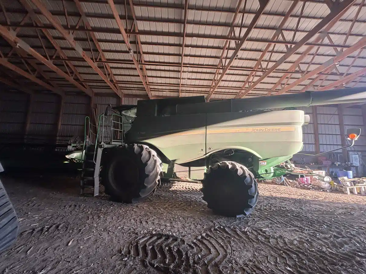 Gallery image 2 for 2024 John Deere S780 Combine