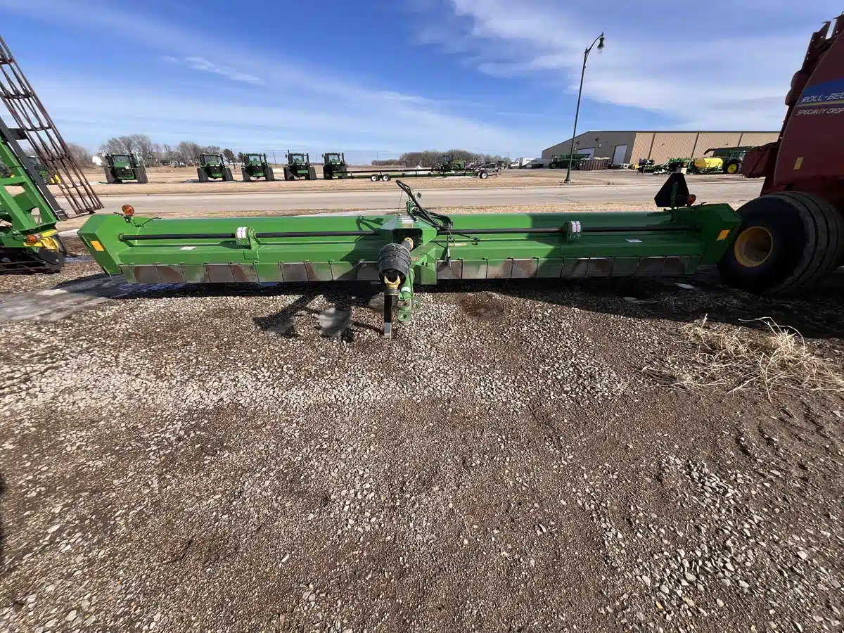 Gallery image 2 for 2021 John Deere 520 Flail Shredder