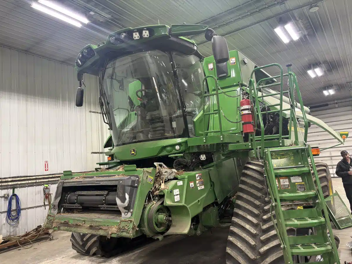 Gallery image 2 for 2024 John Deere S790 Combine
