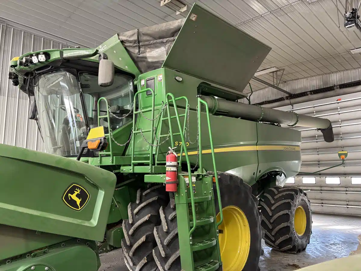 Gallery image 1 for 2023 John Deere S780 Combine