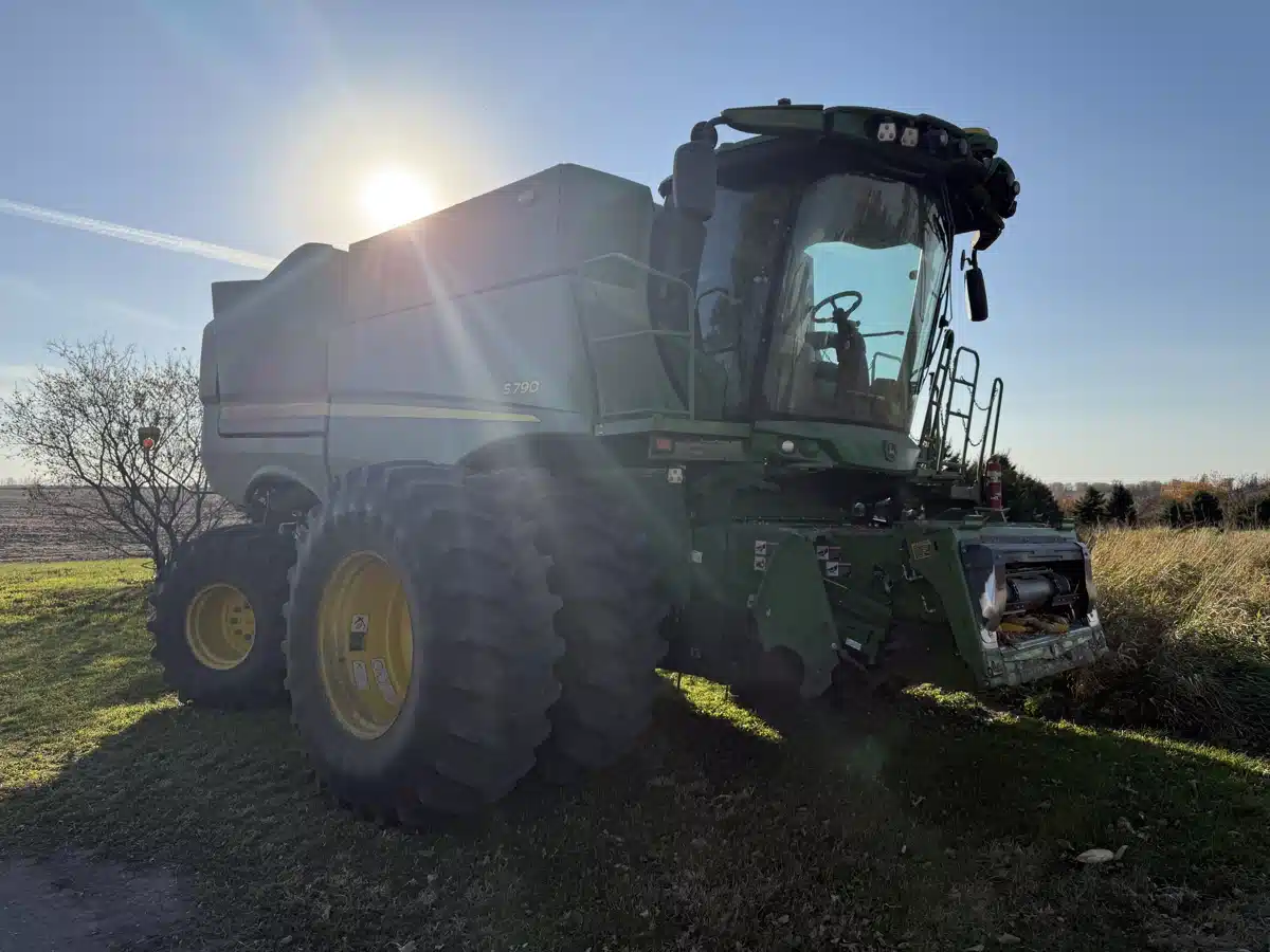 Gallery image 2 for 2024 John Deere S790 Combine