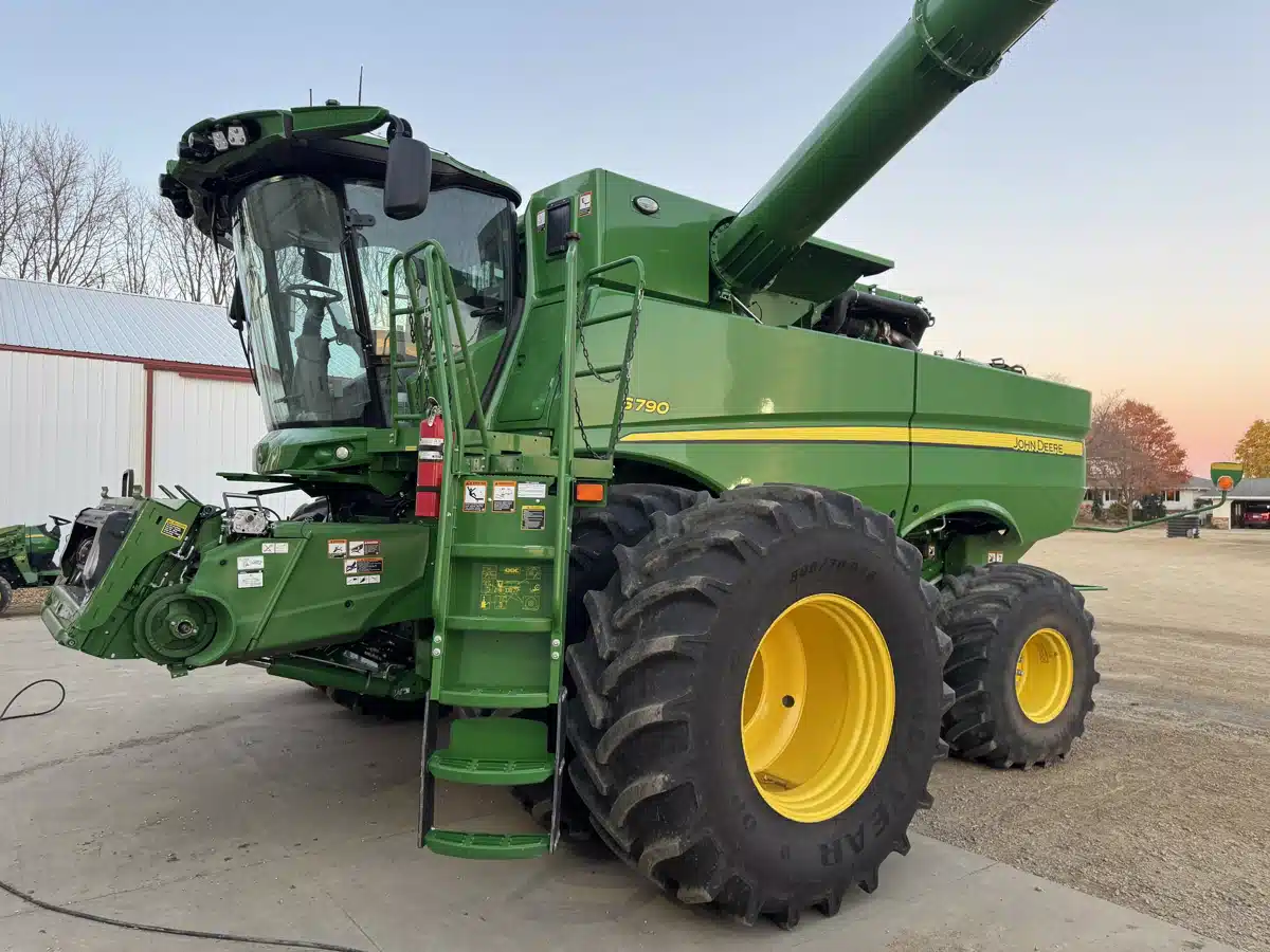 Gallery image 1 for 2024 John Deere S790 Combine