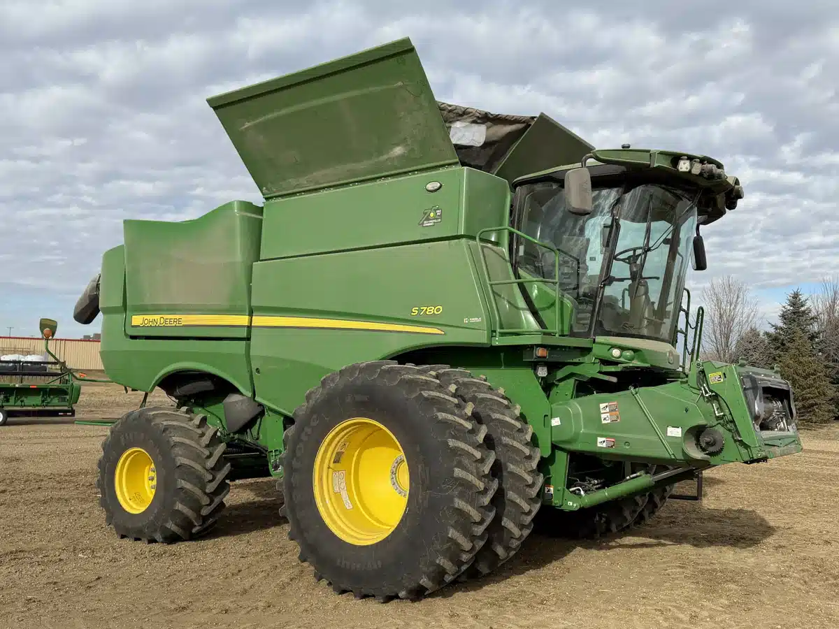 Gallery image 1 for 2022 John Deere S780 Combine