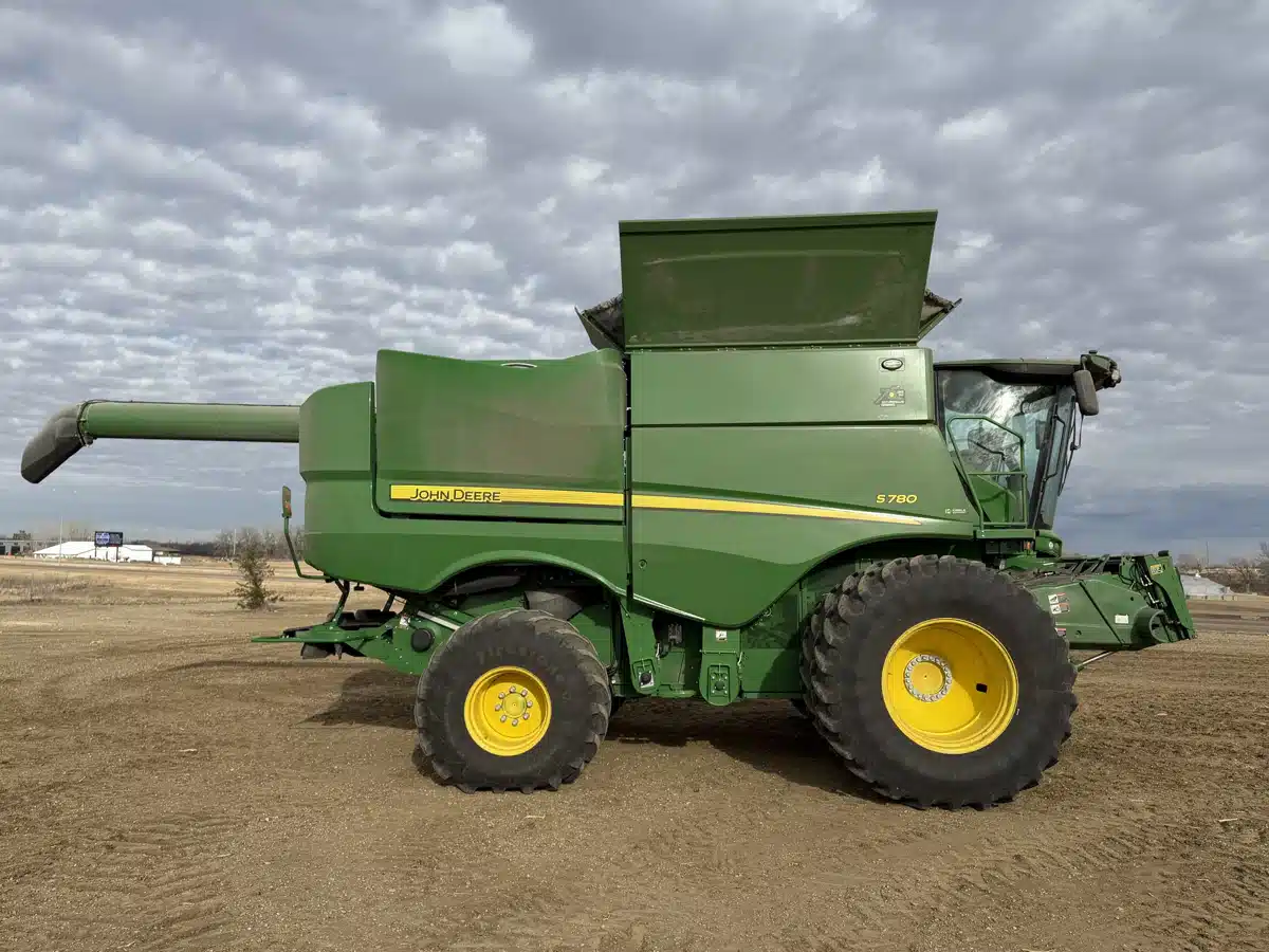 Gallery image 2 for 2022 John Deere S780 Combine