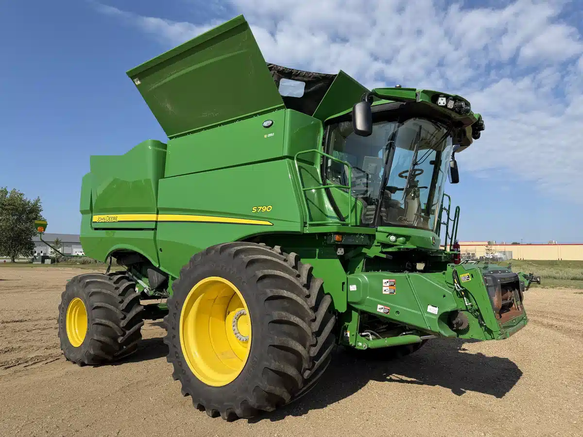 Gallery image 1 for 2023 John Deere S790 Combine