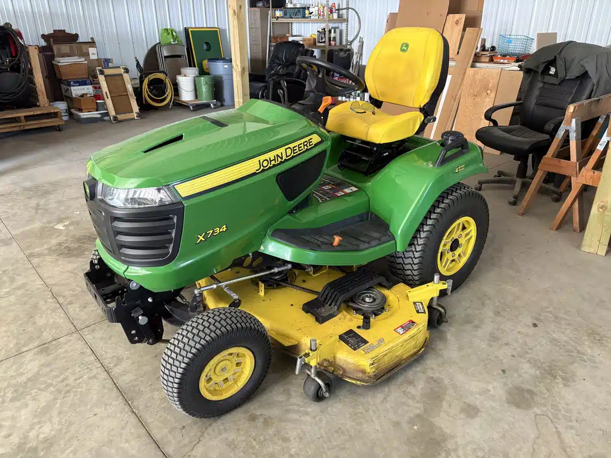 Gallery image 1 for 2021 John Deere X734 Lawn Tractor