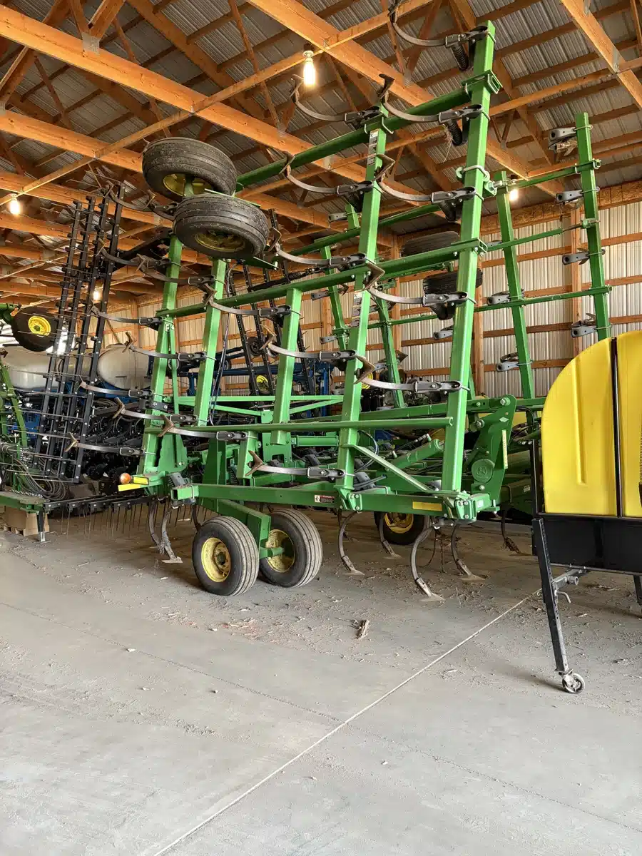 Gallery image 1 for 2012 John Deere 2210 Cultivator