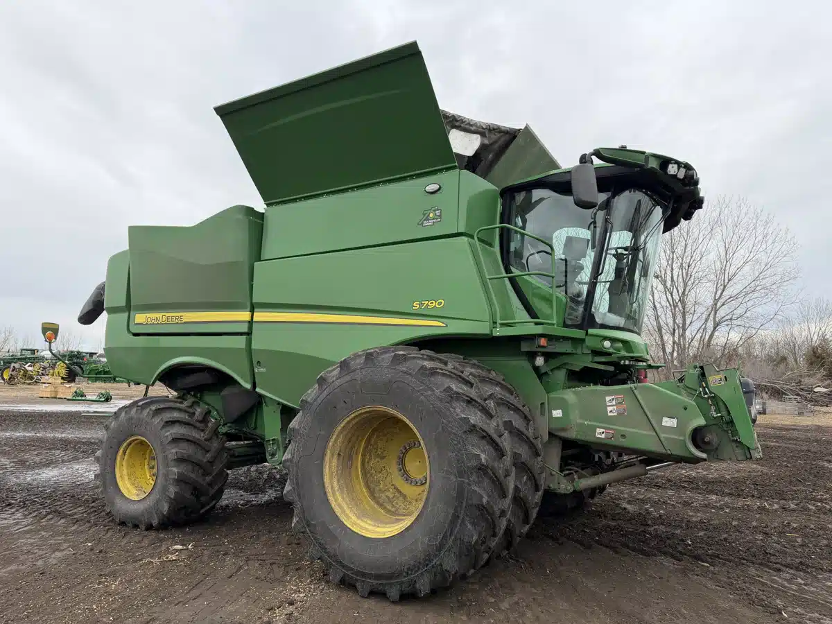 Gallery image 1 for 2022 John Deere S790 Combine