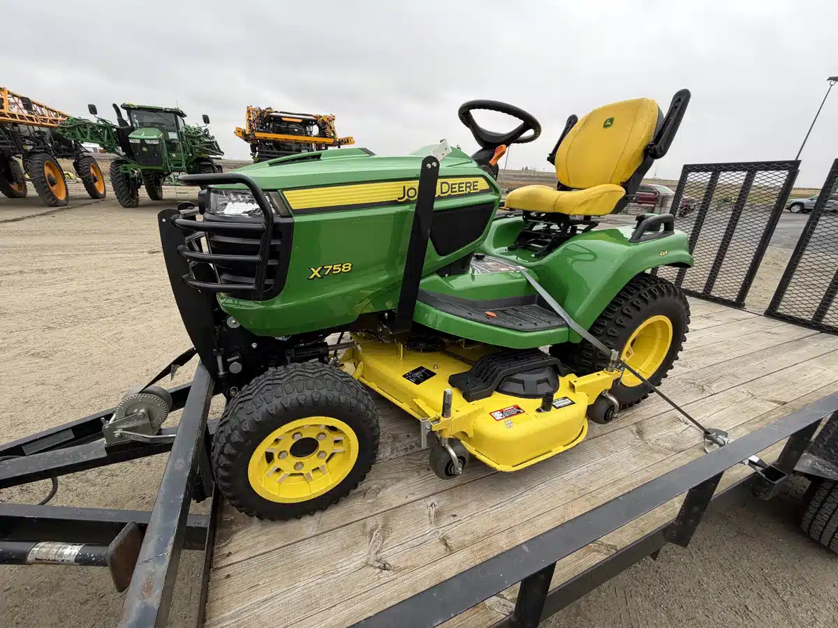 Gallery image 1 for 2021 John Deere X758 Lawn Tractor