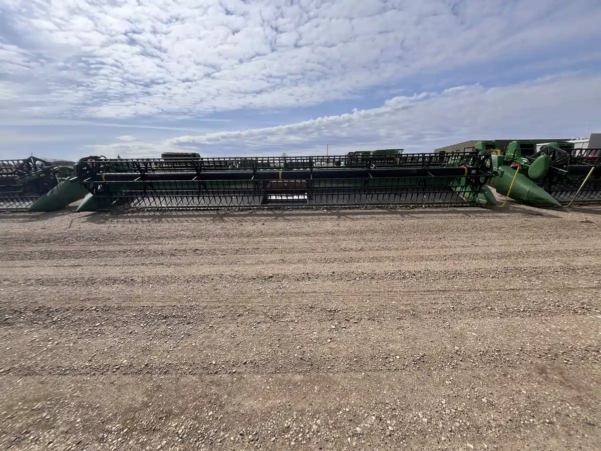 Gallery image 2 for 2019 John Deere 735FD Header - Draper