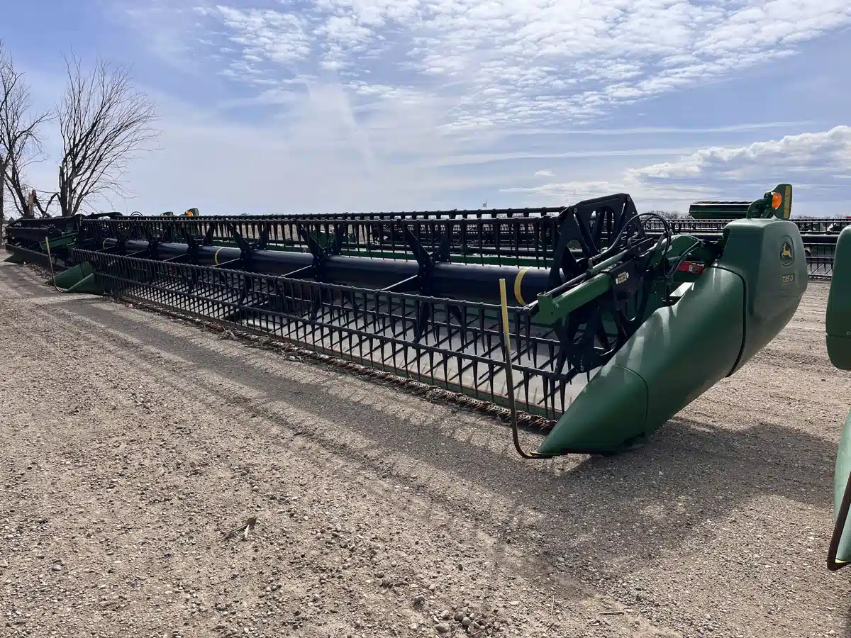 Gallery image 1 for 2019 John Deere 735FD Header - Draper