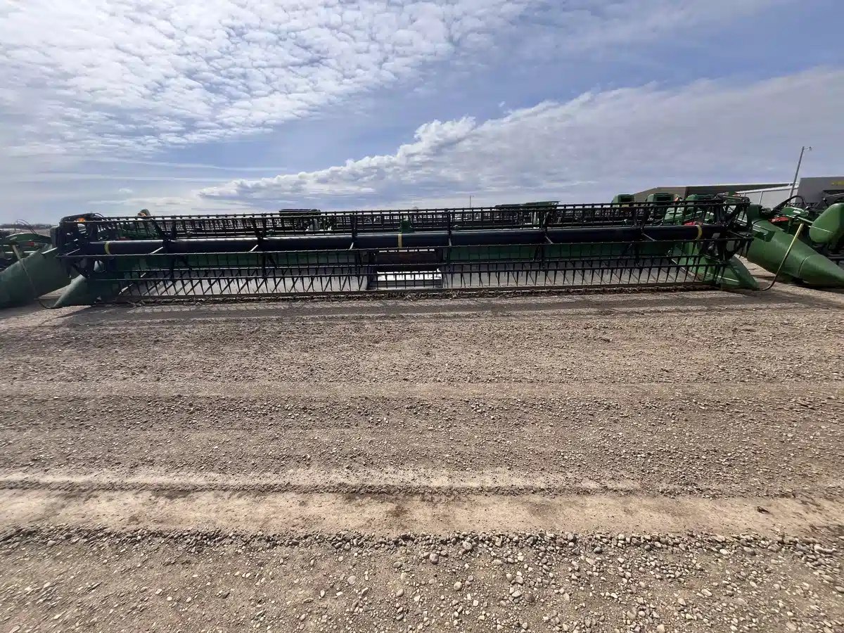 Gallery image 2 for 2019 John Deere 735FD Header - Draper