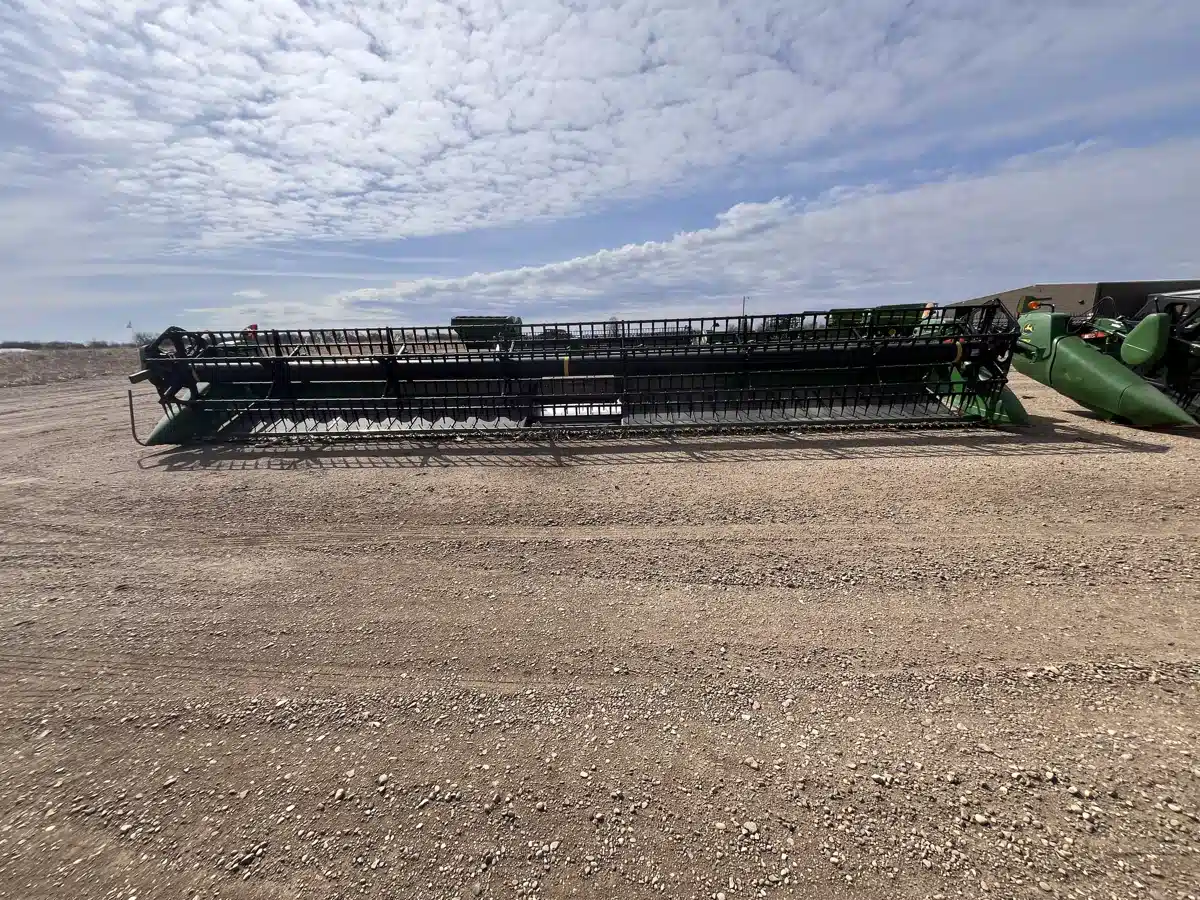 Gallery image 2 for 2019 John Deere 735FD Header - Draper