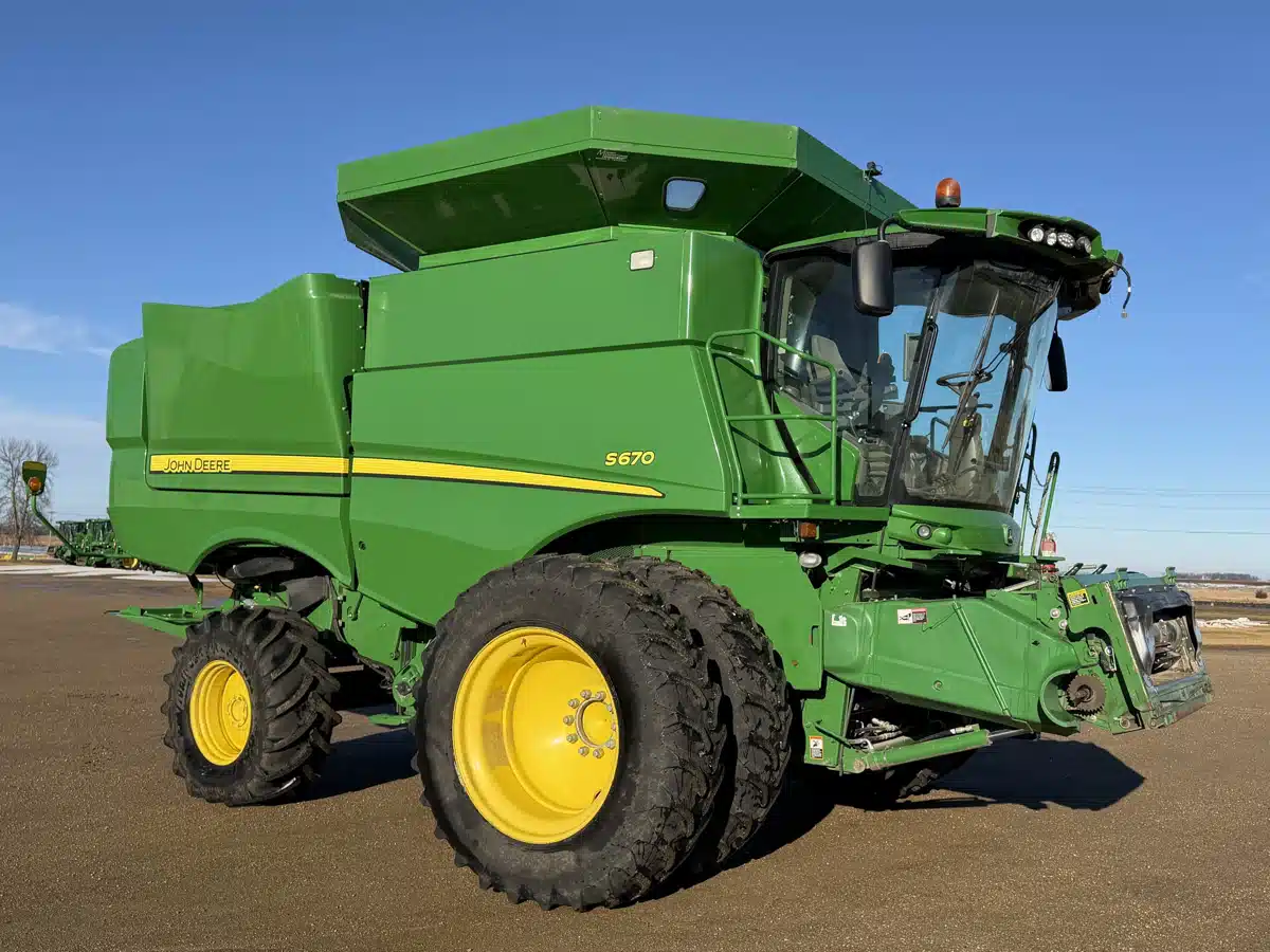 Gallery image 1 for 2014 John Deere S670 Combine