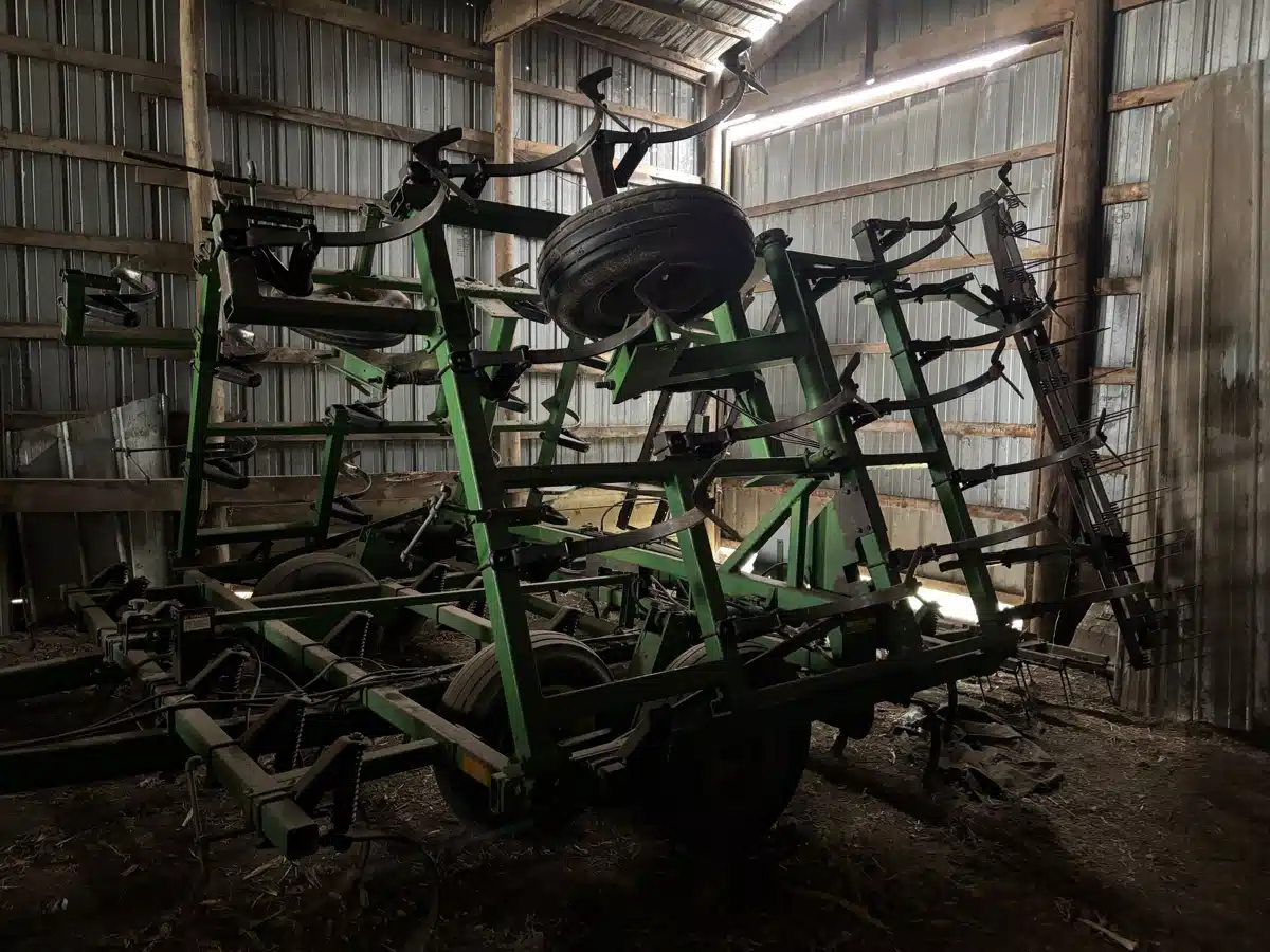 Gallery image 2 for 1989 John Deere 960 Cultivator