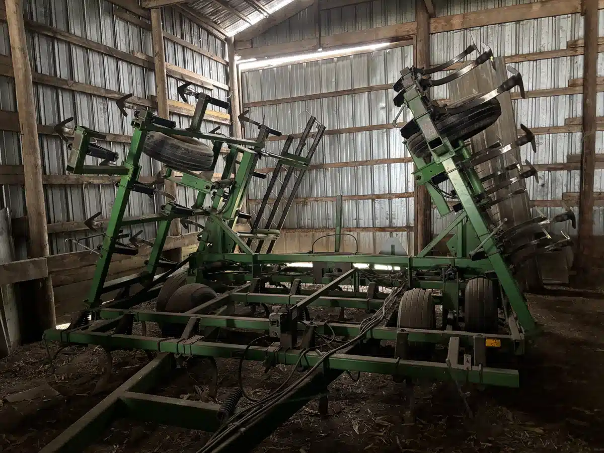 Gallery image 1 for 1989 John Deere 960 Cultivator