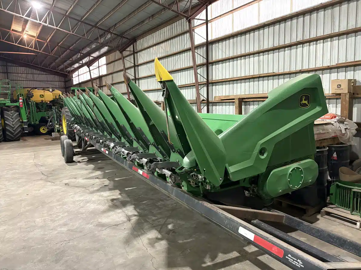 Gallery image 2 for 2021 John Deere C12R Header - Row Crop
