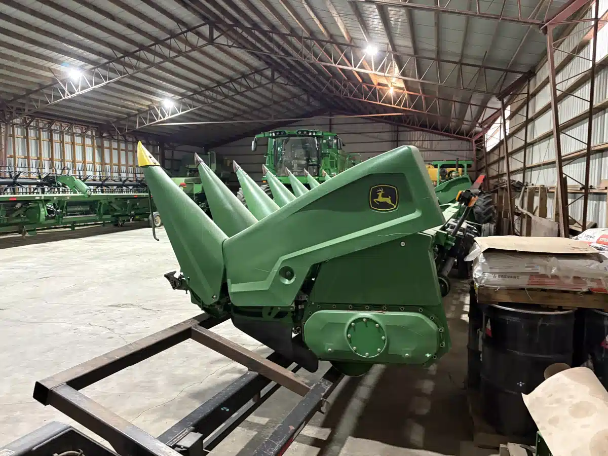 Gallery image 1 for 2021 John Deere C12R Header - Row Crop