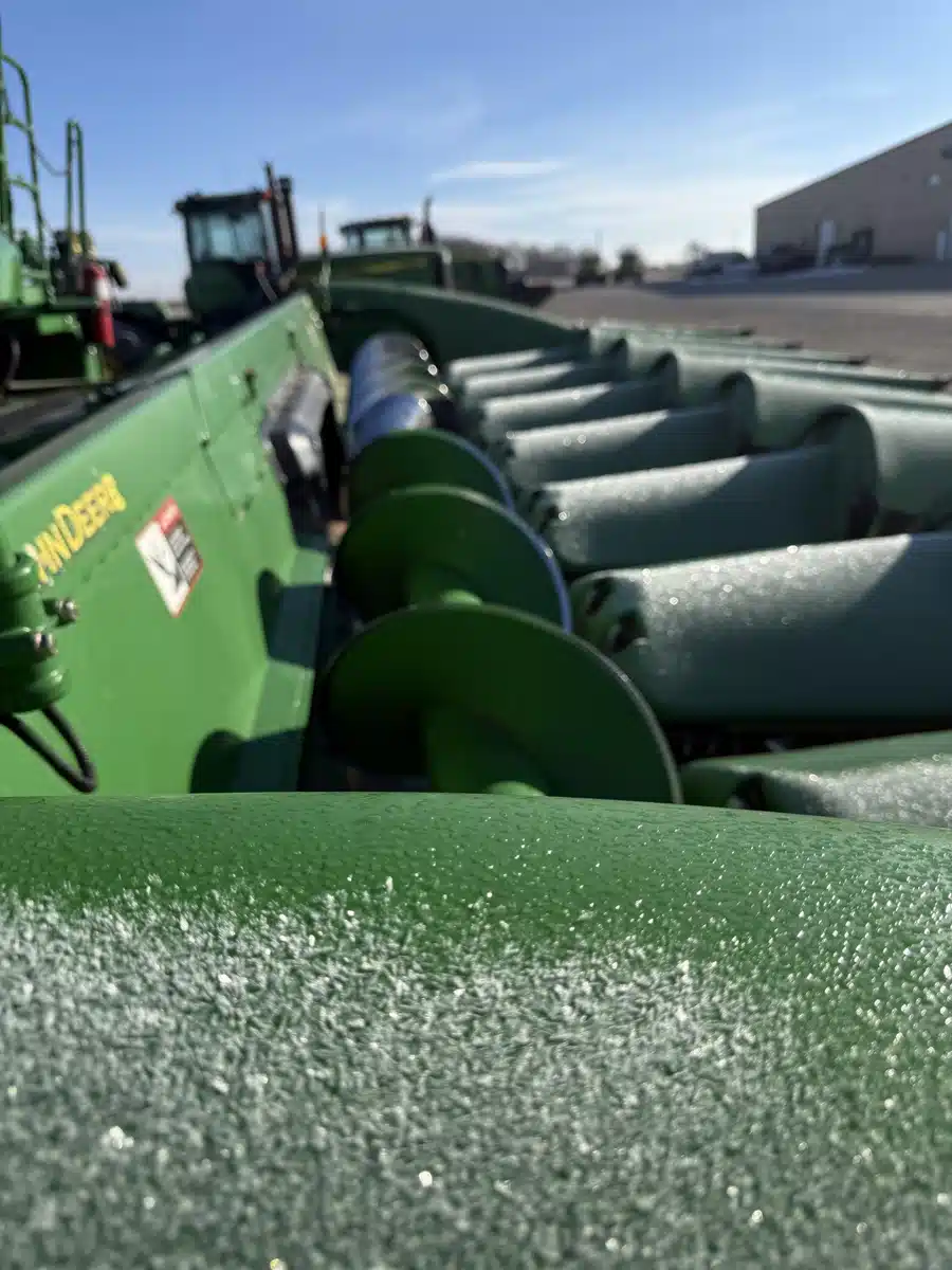 Gallery image 2 for 2011 John Deere 608C Header - Row Crop