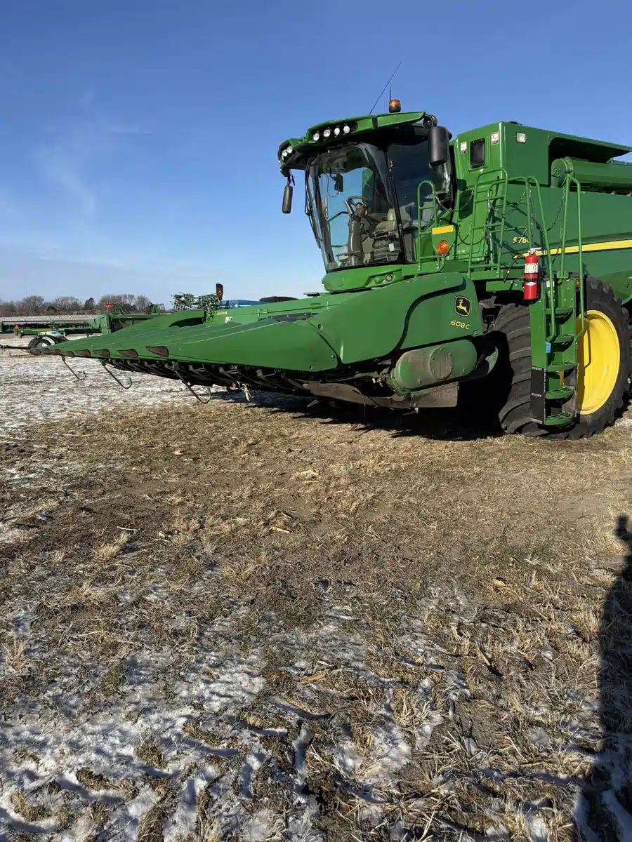 Gallery image 1 for 2011 John Deere 608C Header - Row Crop