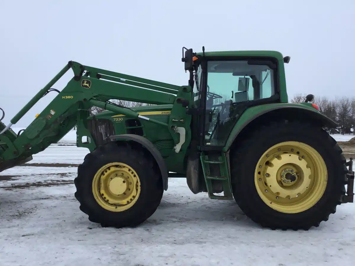 Gallery image 1 for 2011 John Deere 7330 Tractor