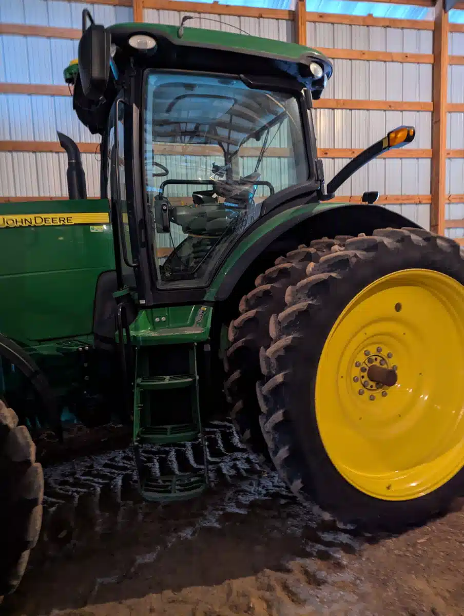 Gallery image 1 for 2013 John Deere 8235R Tractor