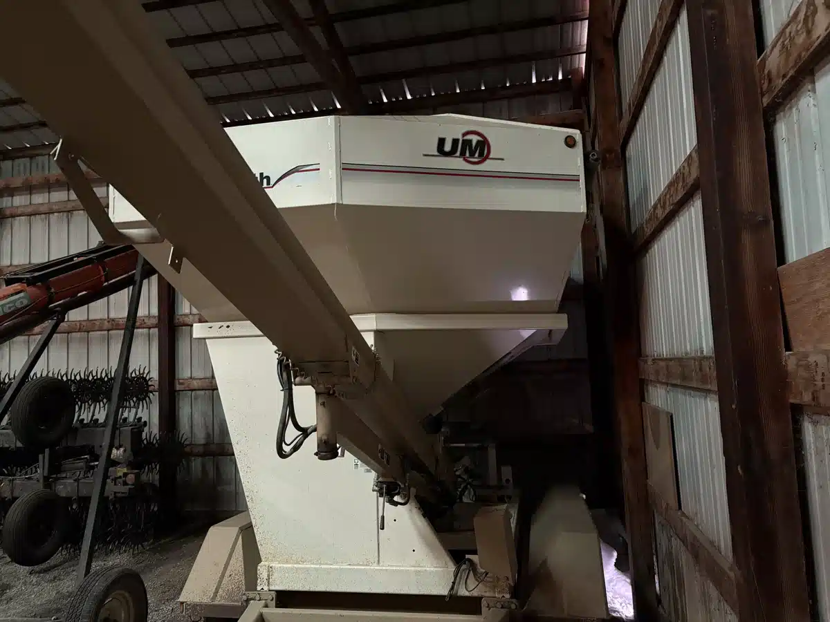 Gallery image 2 for 2010 Unverferth 3750 Tender