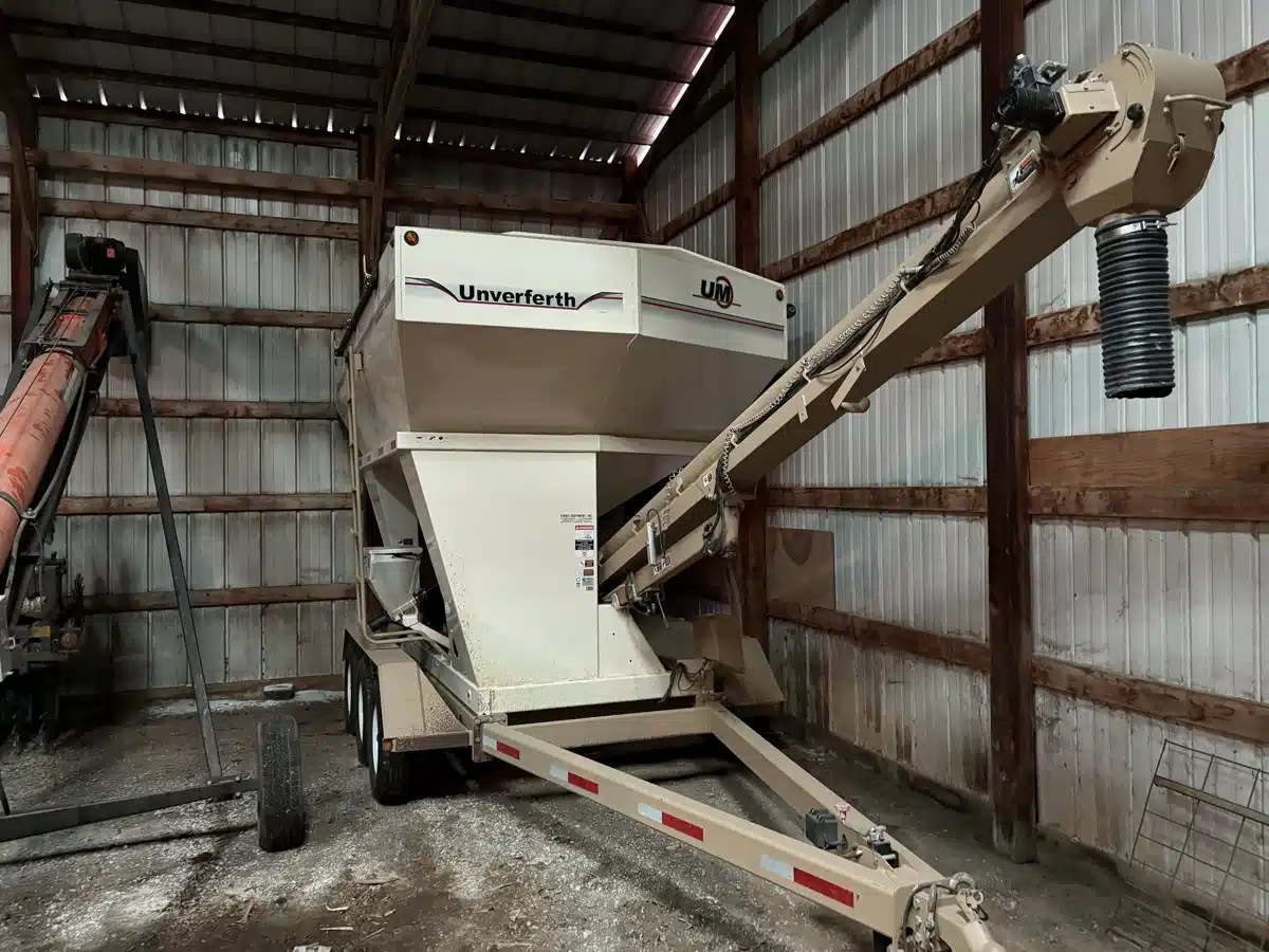 Gallery image 1 for 2010 Unverferth 3750 Tender