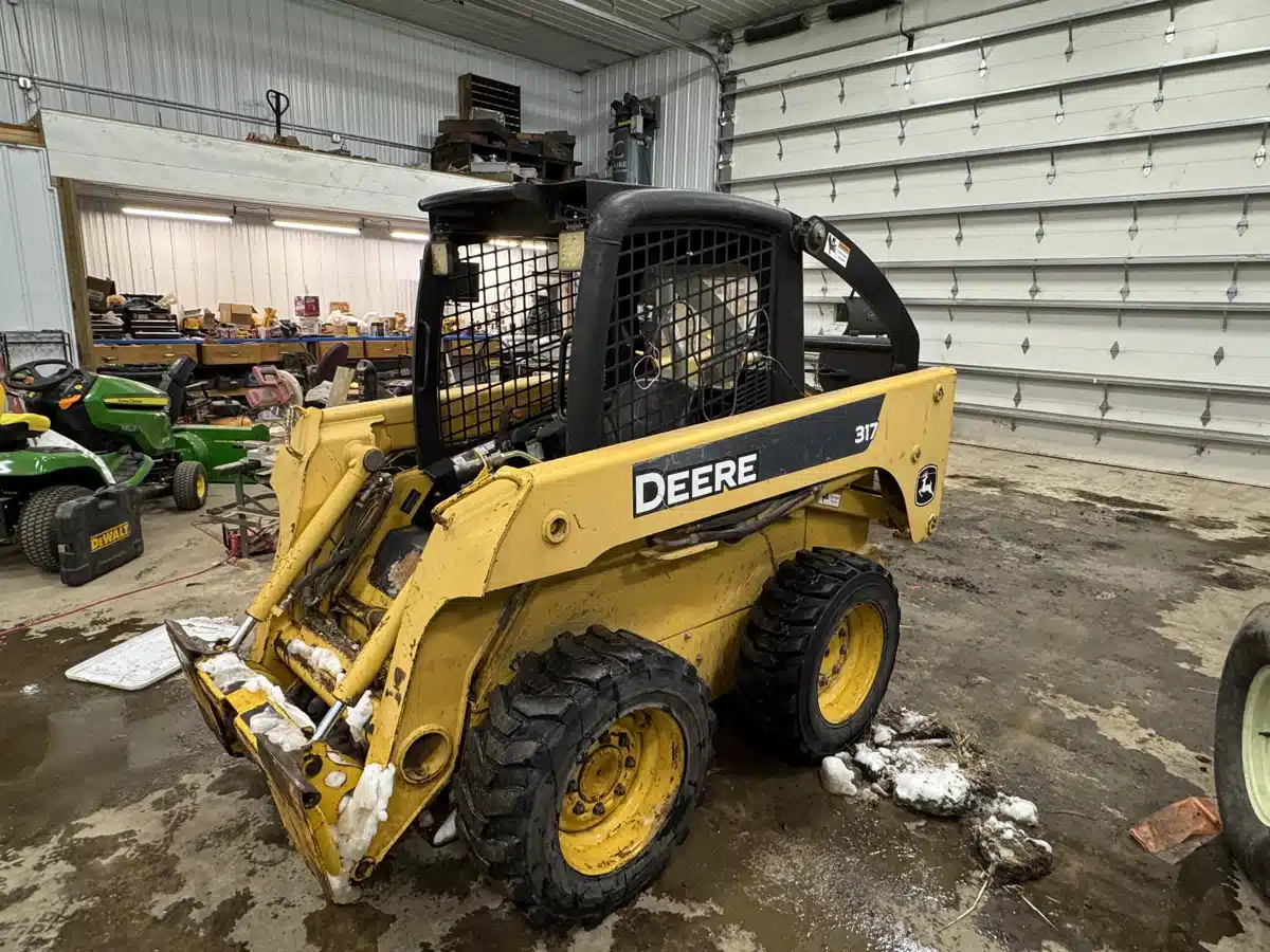 Gallery image 1 for 2005 John Deere 317 Skid Steer