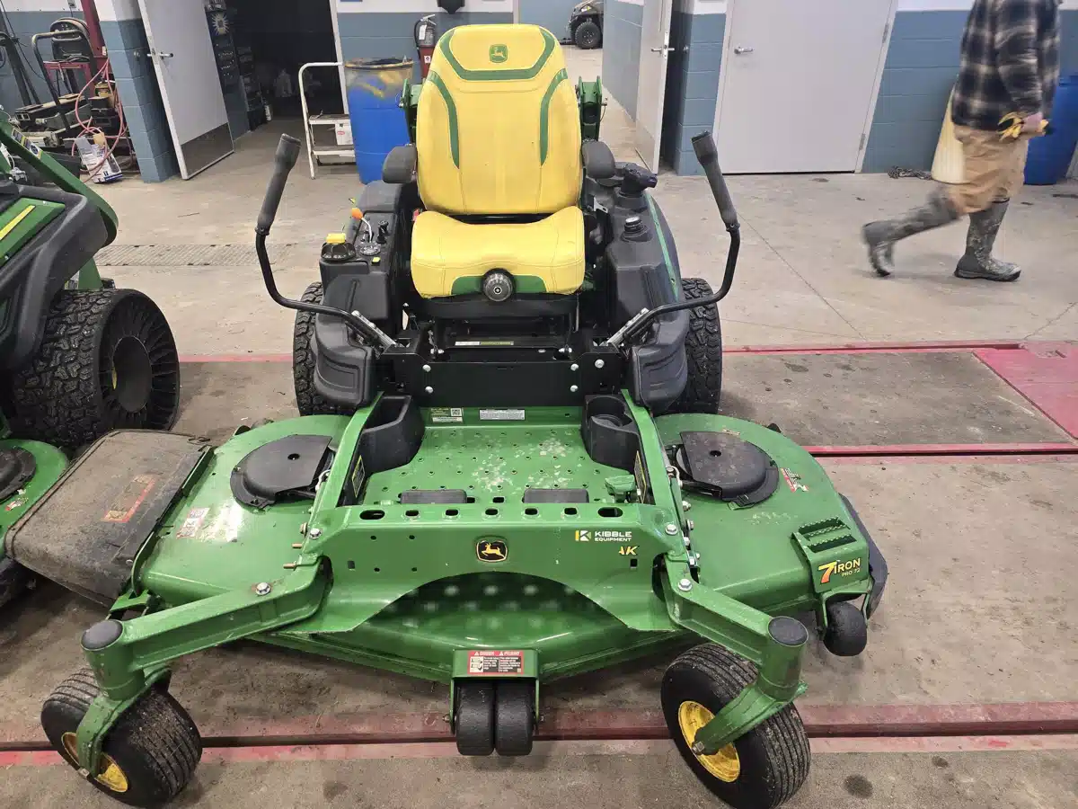Gallery image 2 for 2025 John Deere Z970R Mower - Zero Turn