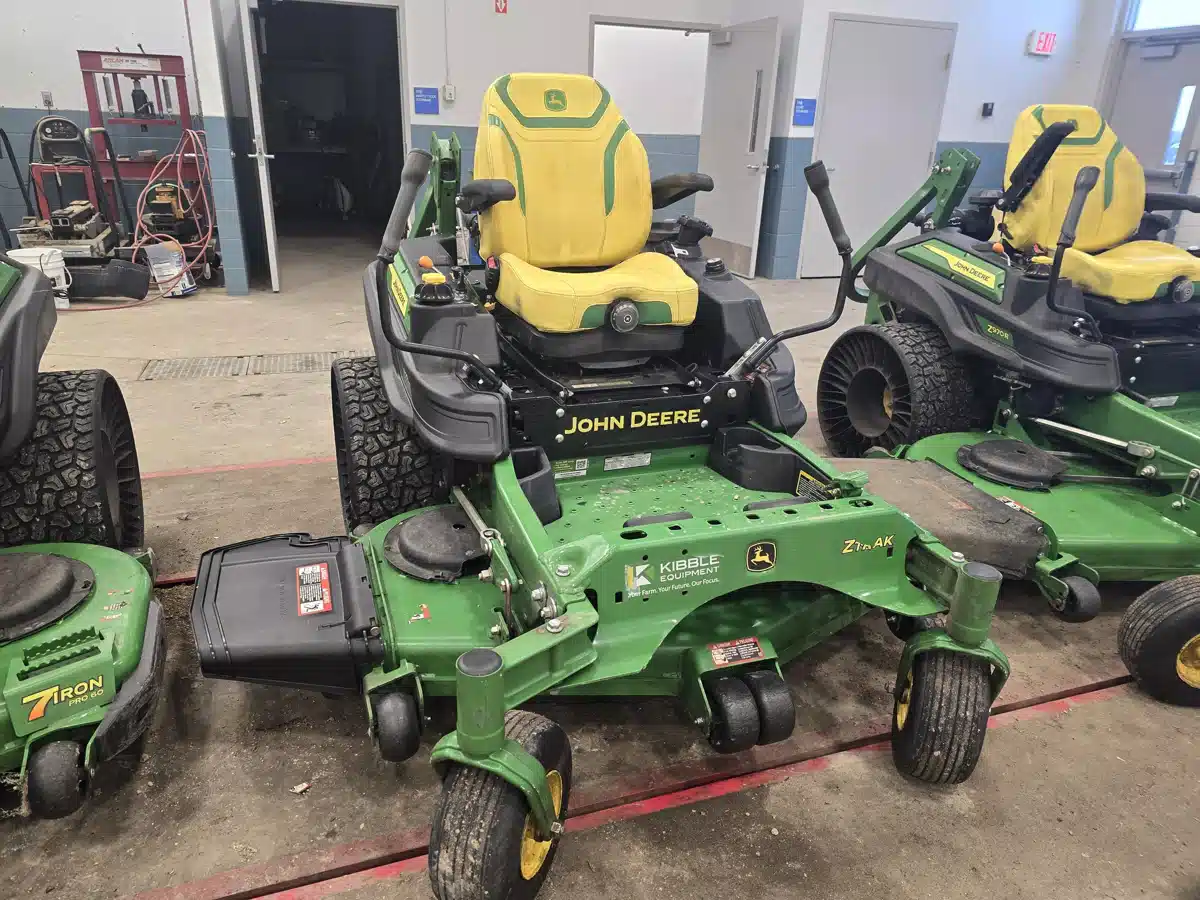 Gallery image 1 for 2025 John Deere Z950R Mower - Zero Turn