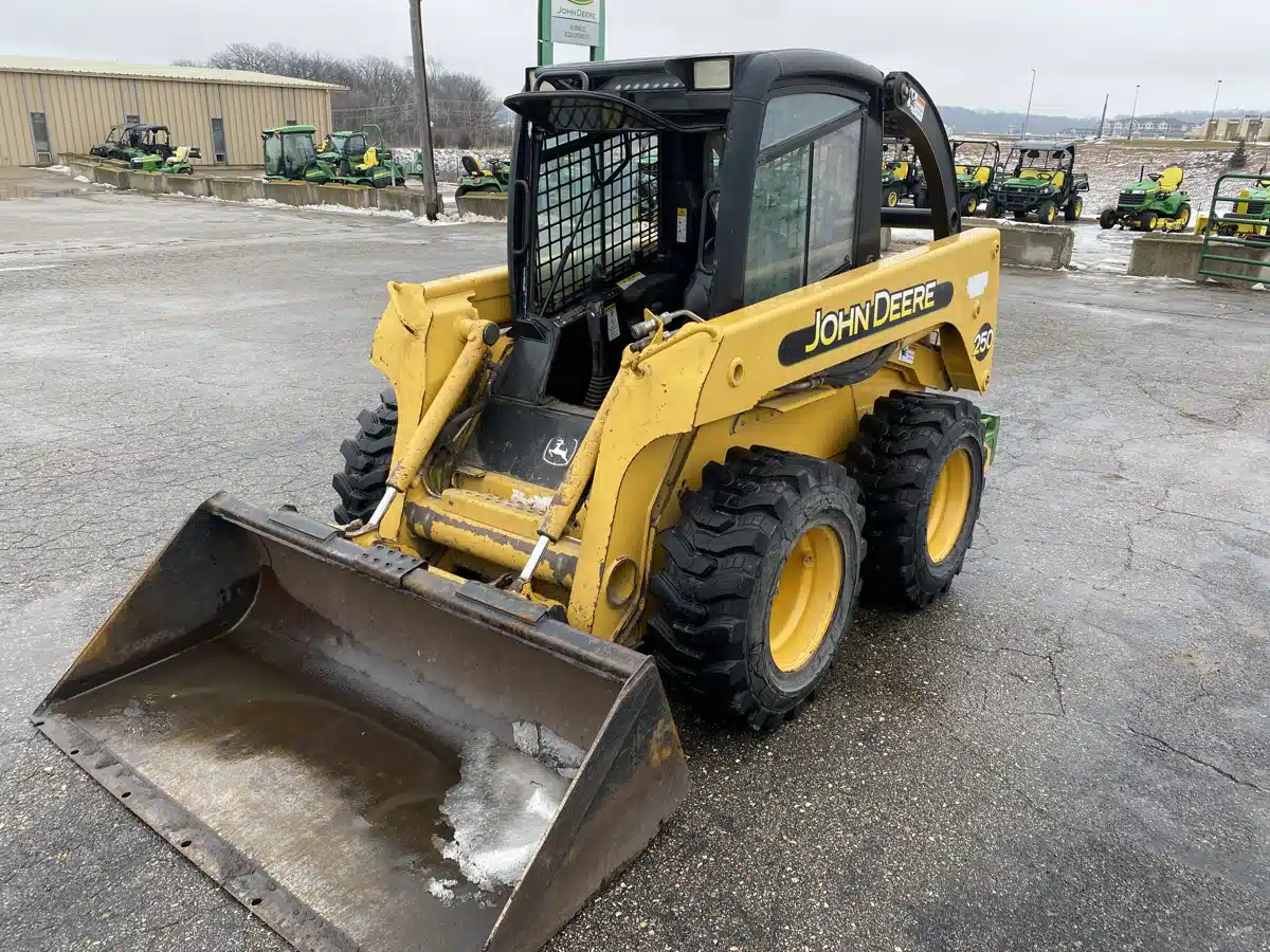 Gallery image 1 for 2002 John Deere 250 Skid Steer