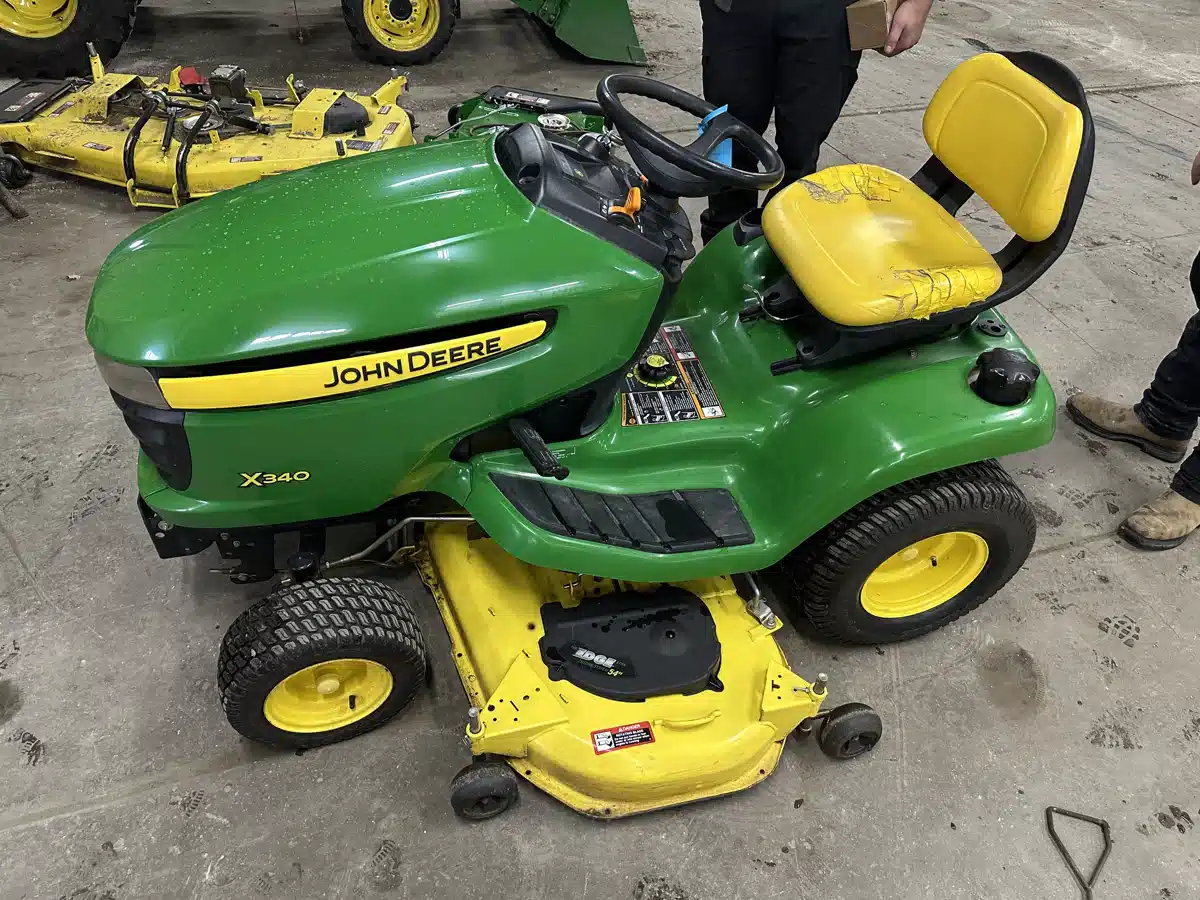 Gallery image 1 for 2007 John Deere X340 Lawn Tractor