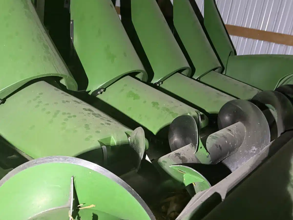 Gallery image 2 for 2010 John Deere 608C Header - Row Crop