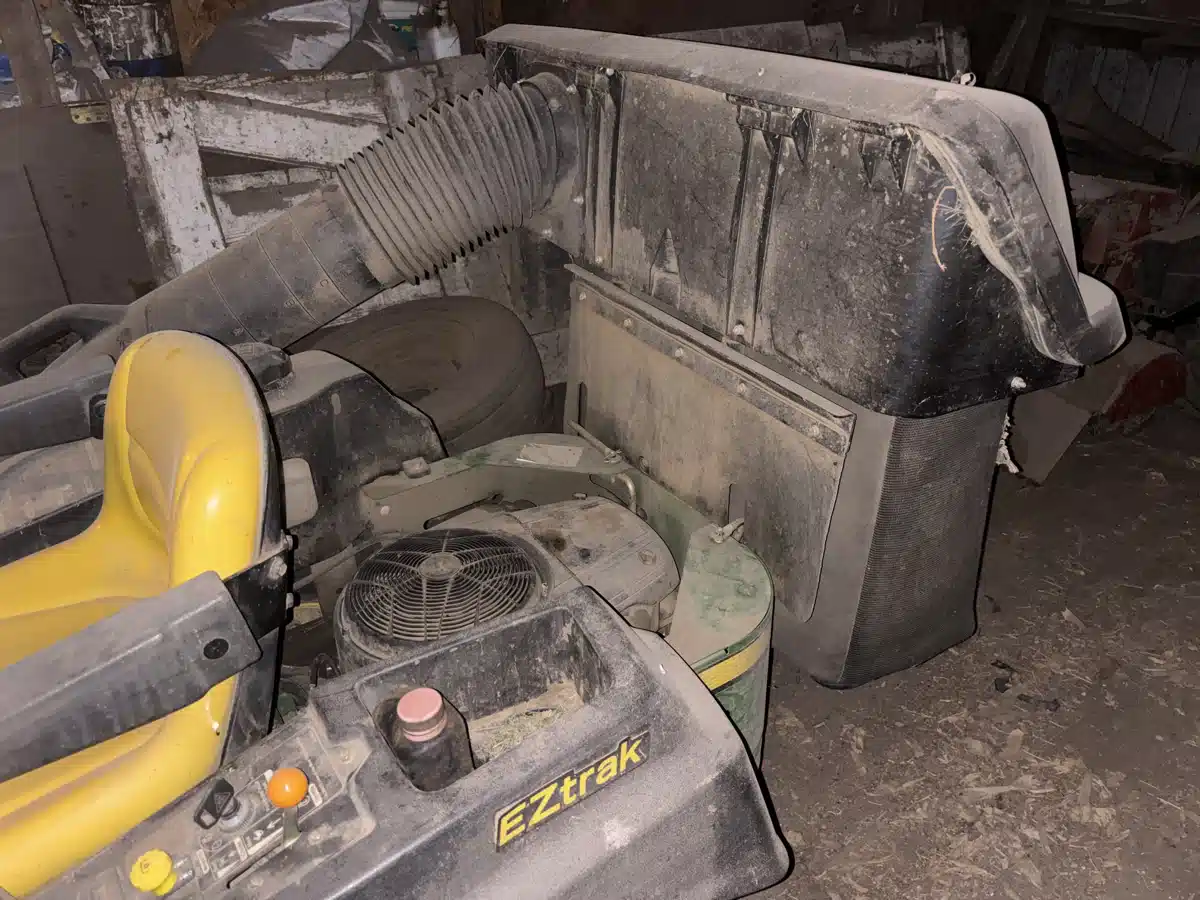 Gallery image 2 for 2011 John Deere Z425 Mower - Zero Turn