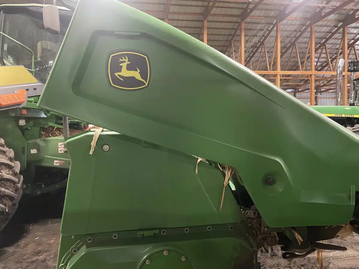 Gallery image 1 for 2023 John Deere C12R Header - Row Crop
