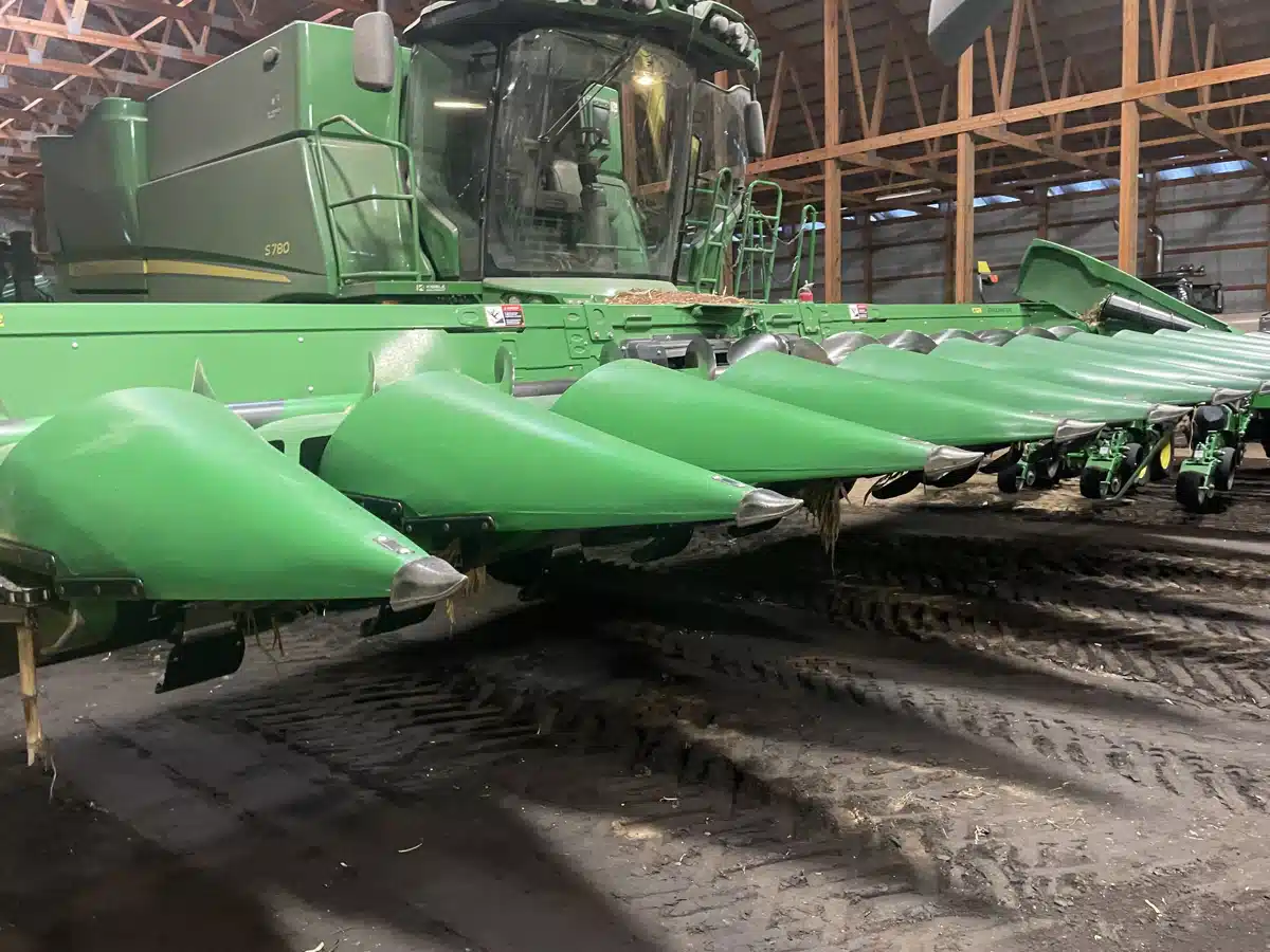 Gallery image 1 for 2023 John Deere C12R Header - Row Crop
