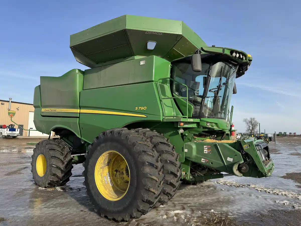 Gallery image 1 for 2021 John Deere S790 Combine
