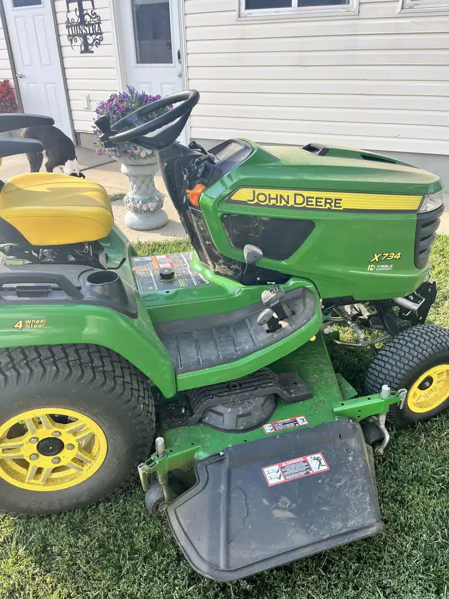 Gallery image 2 for 2023 John Deere X734 Lawn Tractor