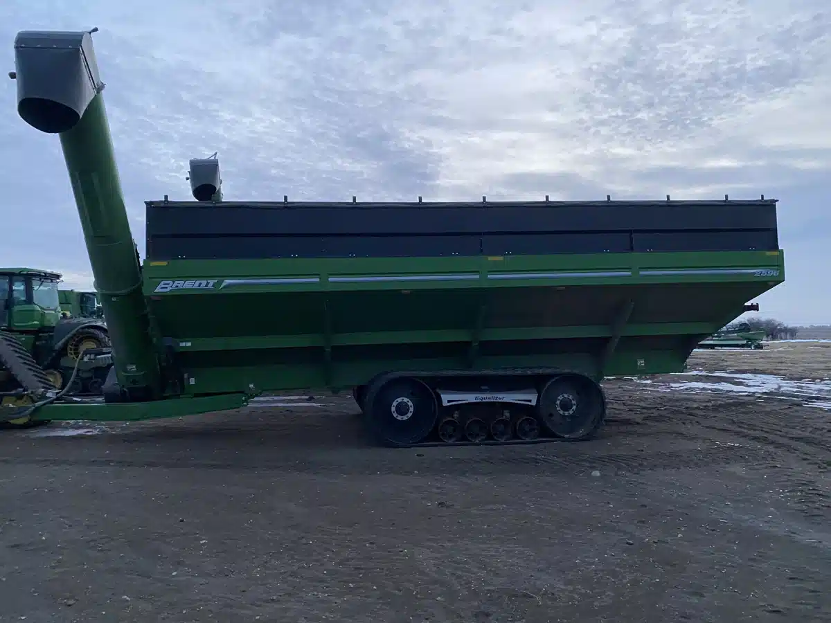 Gallery image 2 for 2022 Brent 2596 Grain Cart