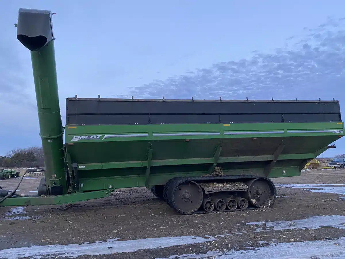 Gallery image 2 for 2022 Brent 2596 Grain Cart
