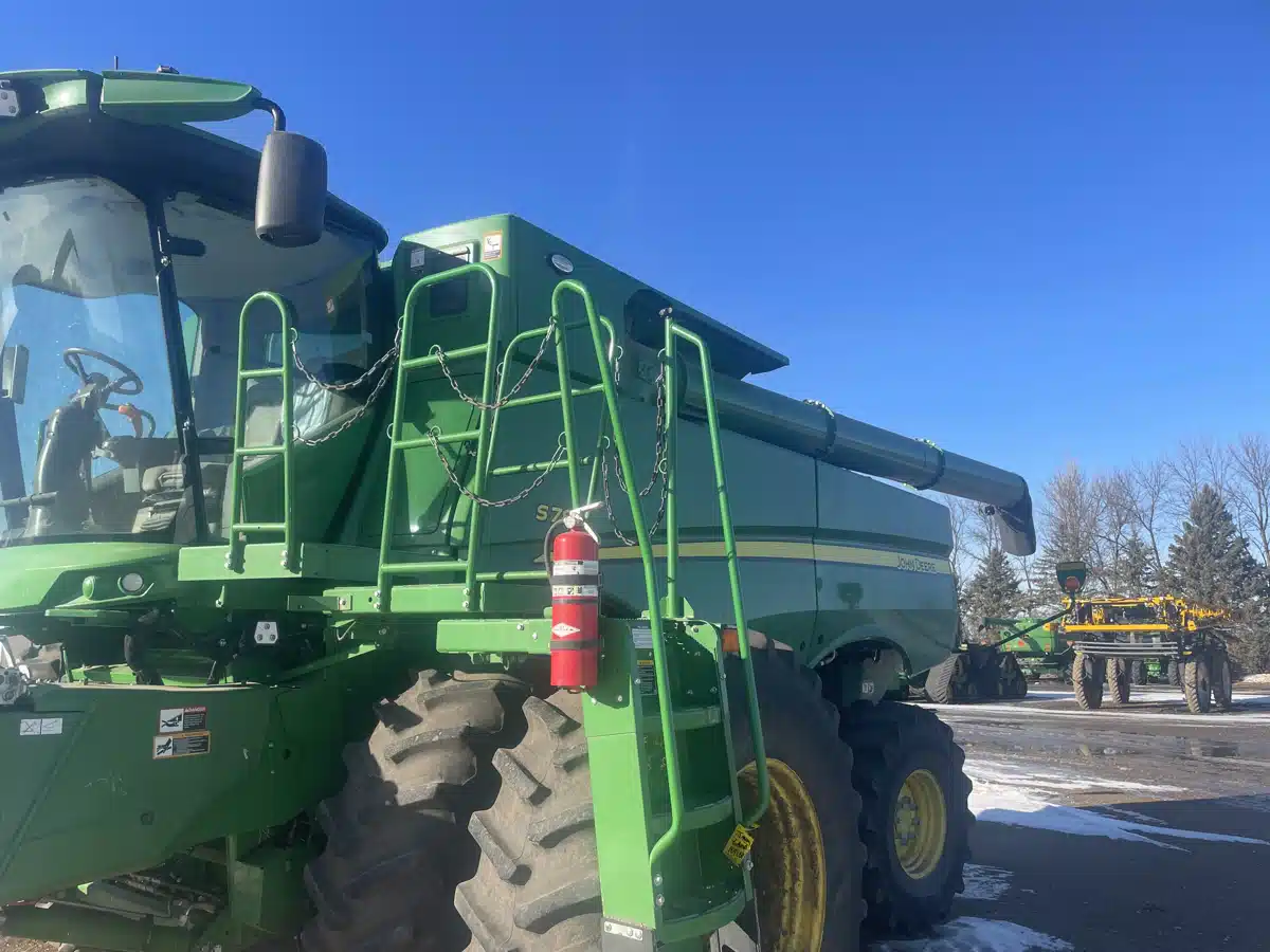 Gallery image 2 for 2022 John Deere S780 Combine
