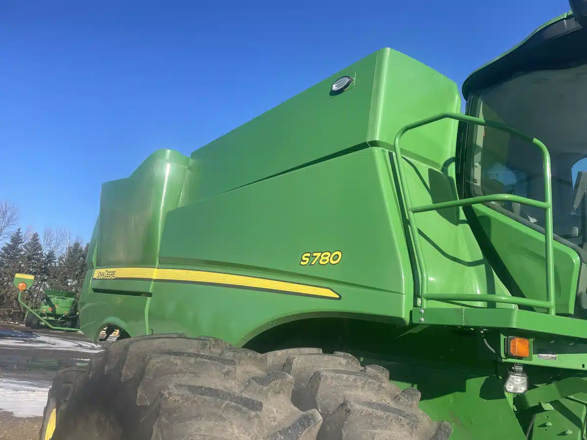 Gallery image 1 for 2022 John Deere S780 Combine