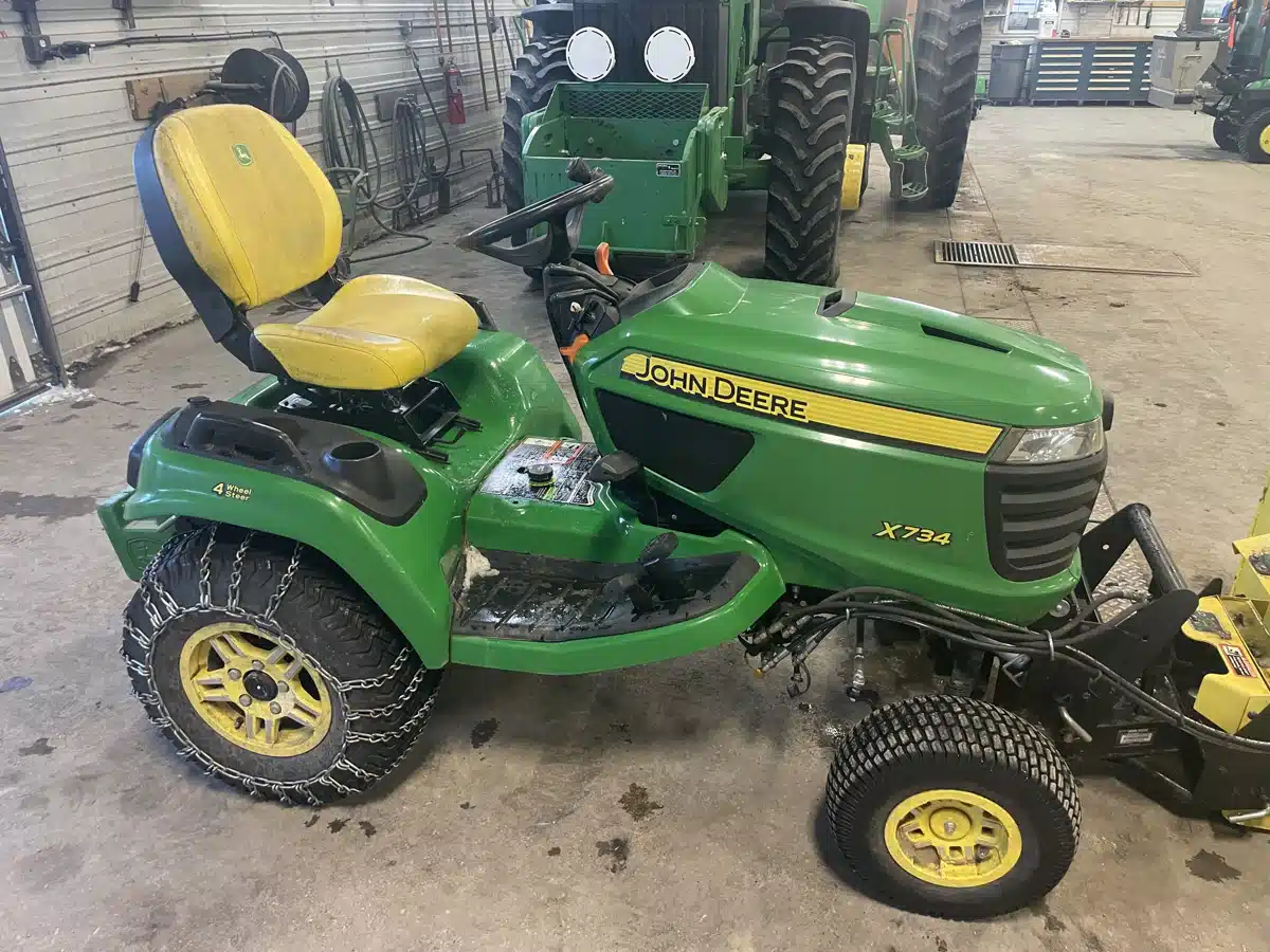 Gallery image 1 for 2020 John Deere X734 Lawn Tractor