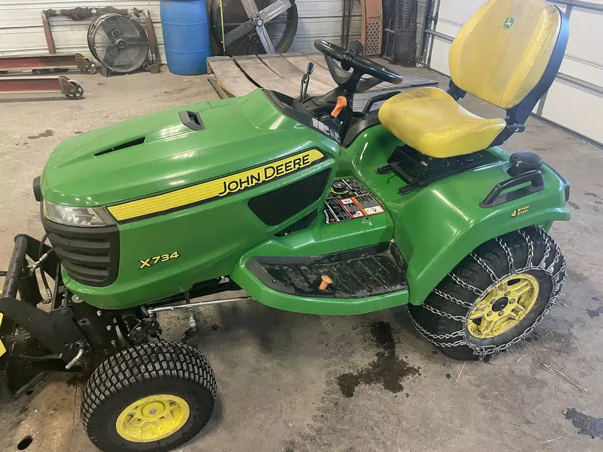Gallery image 2 for 2020 John Deere X734 Lawn Tractor
