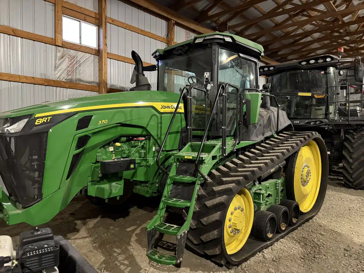Gallery image 1 for 2024 John Deere 8RT 370 Tractor